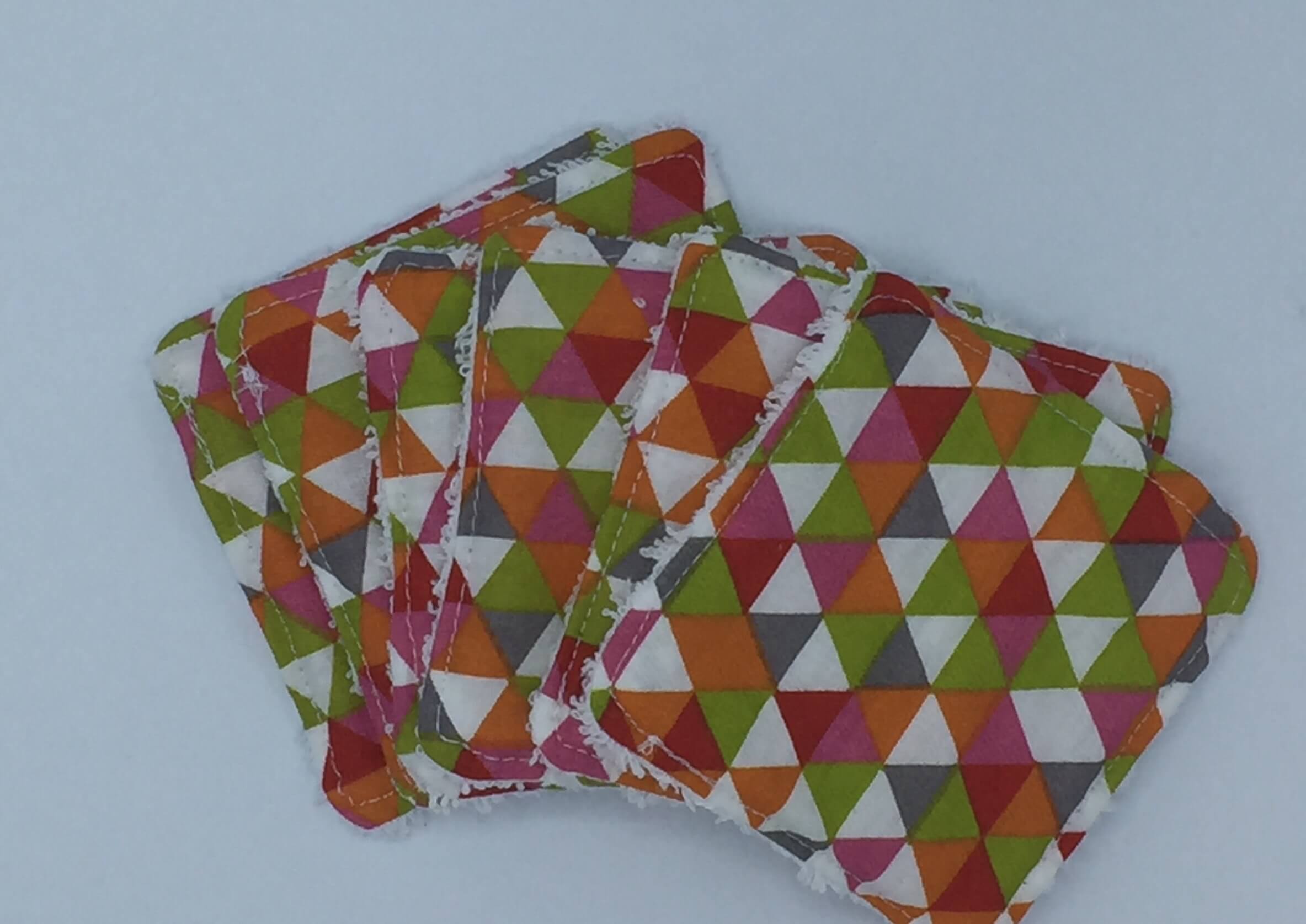 Coton démaquillant triangles colorés vifs